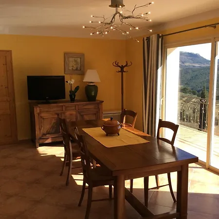Des Eglantiers Holiday home Propiac